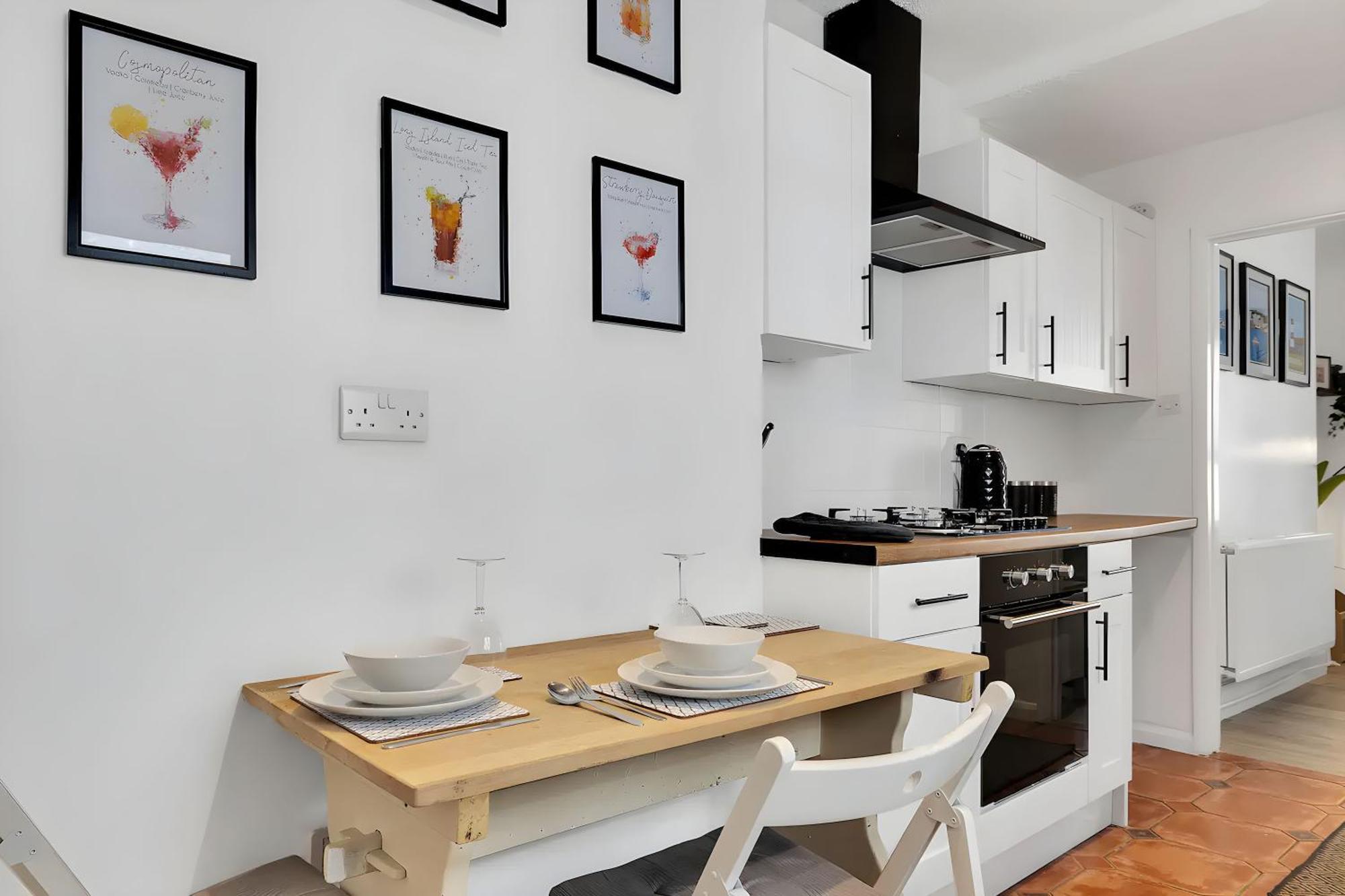 City Centre 2 Bedroom Apt - Free Parking - Wifi - Smart Tv 普里茅斯 外观 照片