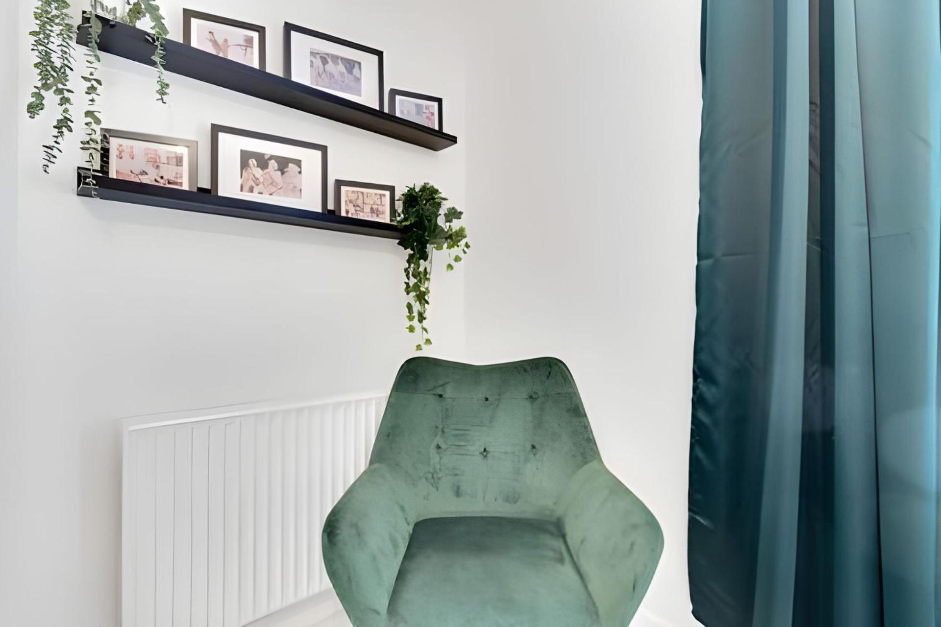 City Centre 2 Bedroom Apt - Free Parking - Wifi - Smart Tv 普里茅斯 外观 照片