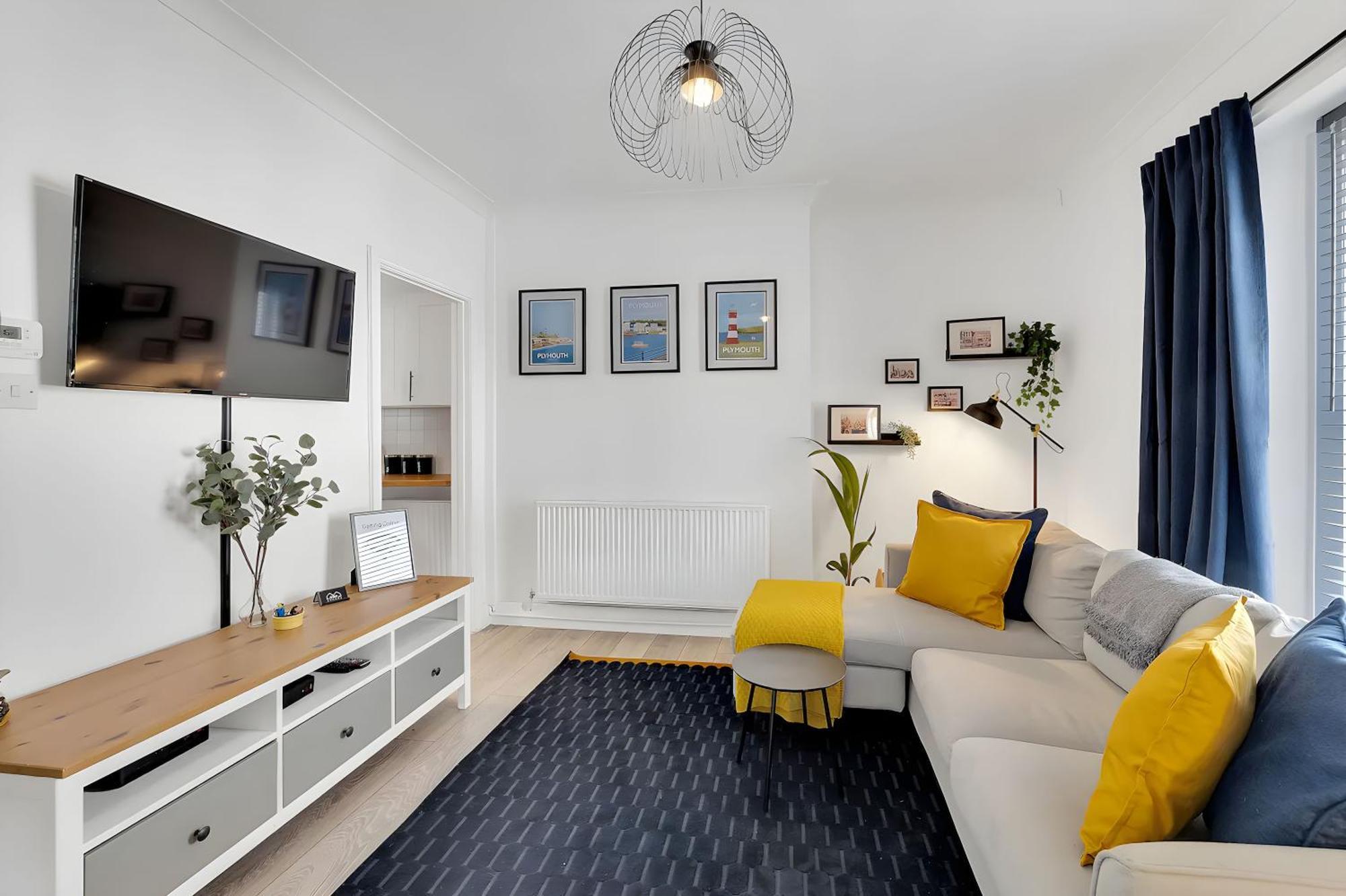 City Centre 2 Bedroom Apt - Free Parking - Wifi - Smart Tv 普里茅斯 外观 照片