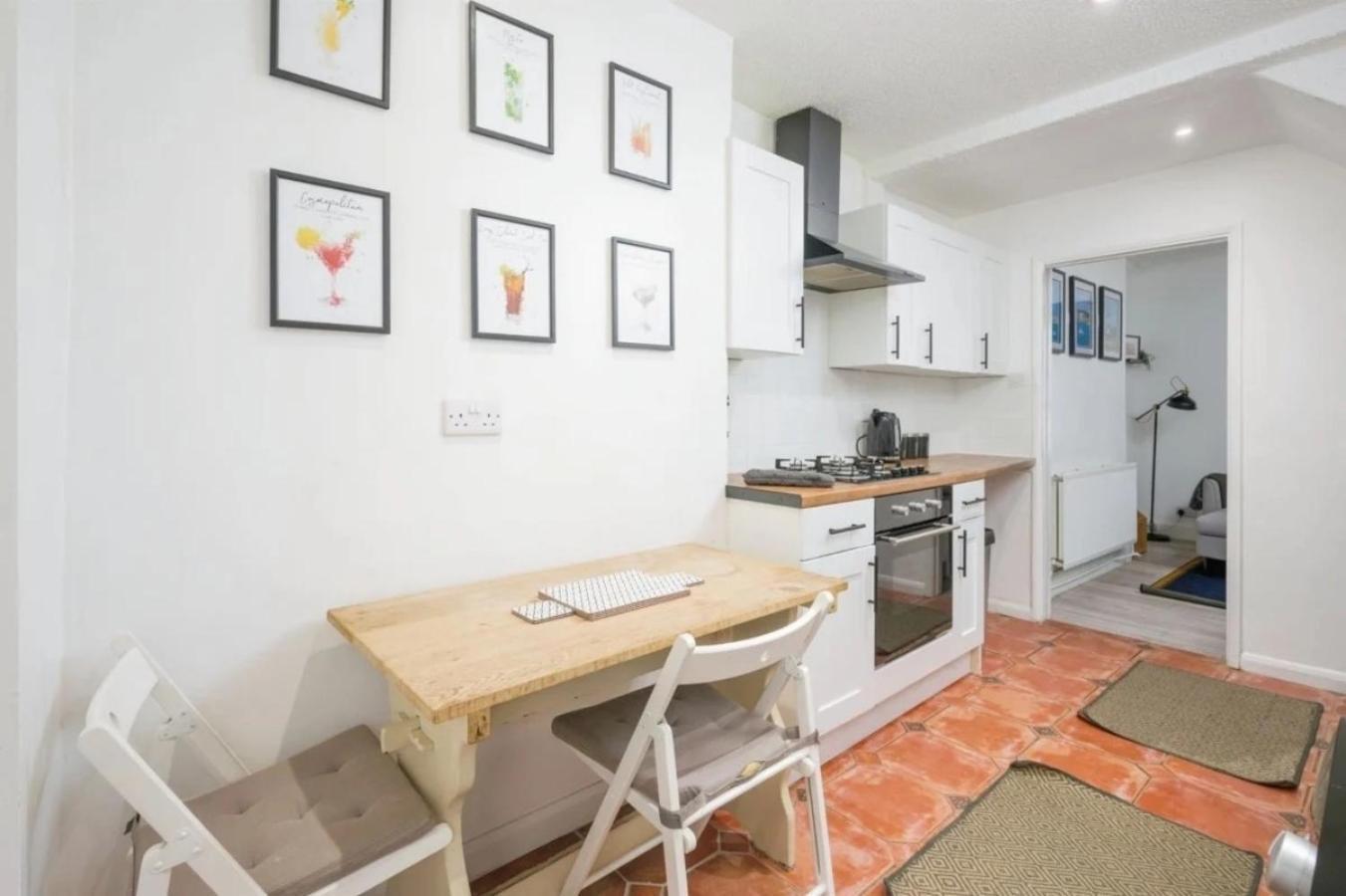 City Centre 2 Bedroom Apt - Free Parking - Wifi - Smart Tv 普里茅斯 外观 照片