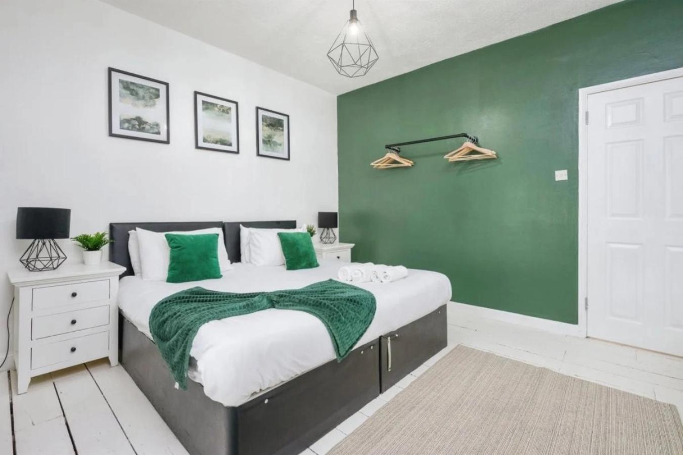 City Centre 2 Bedroom Apt - Free Parking - Wifi - Smart Tv 普里茅斯 外观 照片