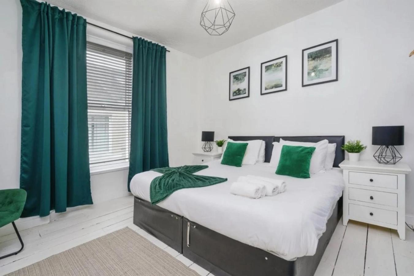 City Centre 2 Bedroom Apt - Free Parking - Wifi - Smart Tv 普里茅斯 外观 照片