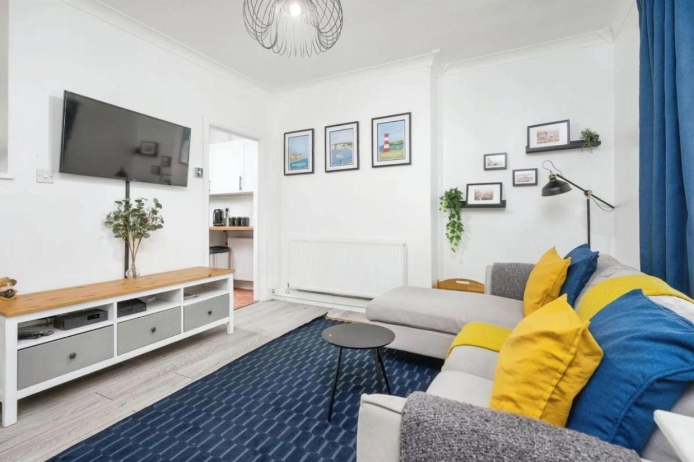 City Centre 2 Bedroom Apt - Free Parking - Wifi - Smart Tv 普里茅斯 外观 照片